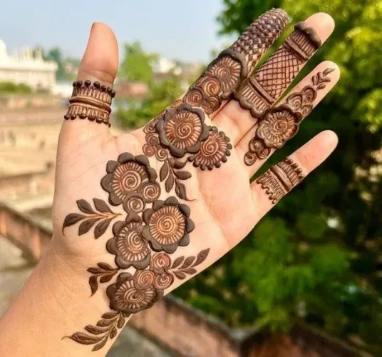 Front Hand Simple Mehndi Design